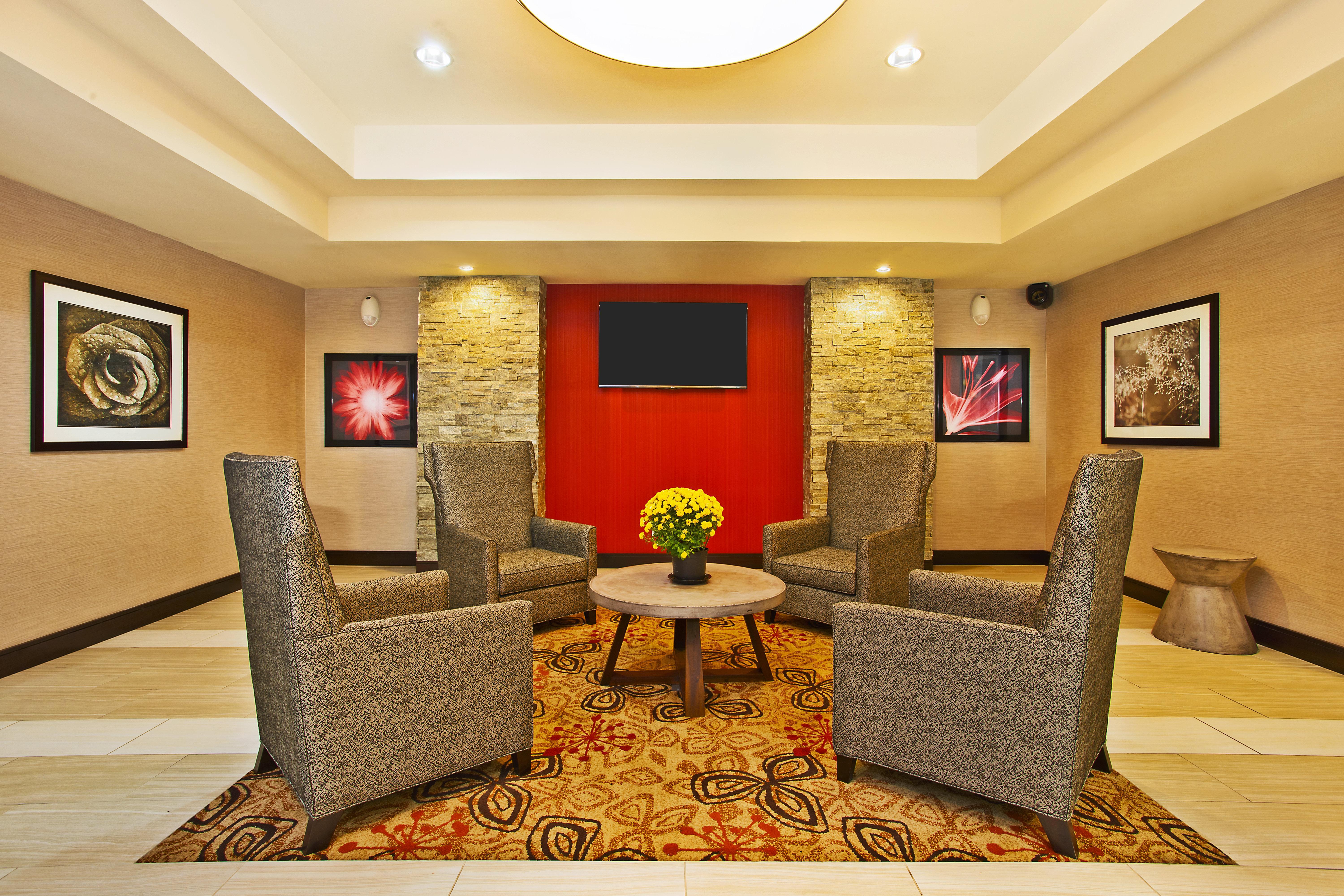 Holiday Inn Express & Suites Springfield By Ihg Exterior photo