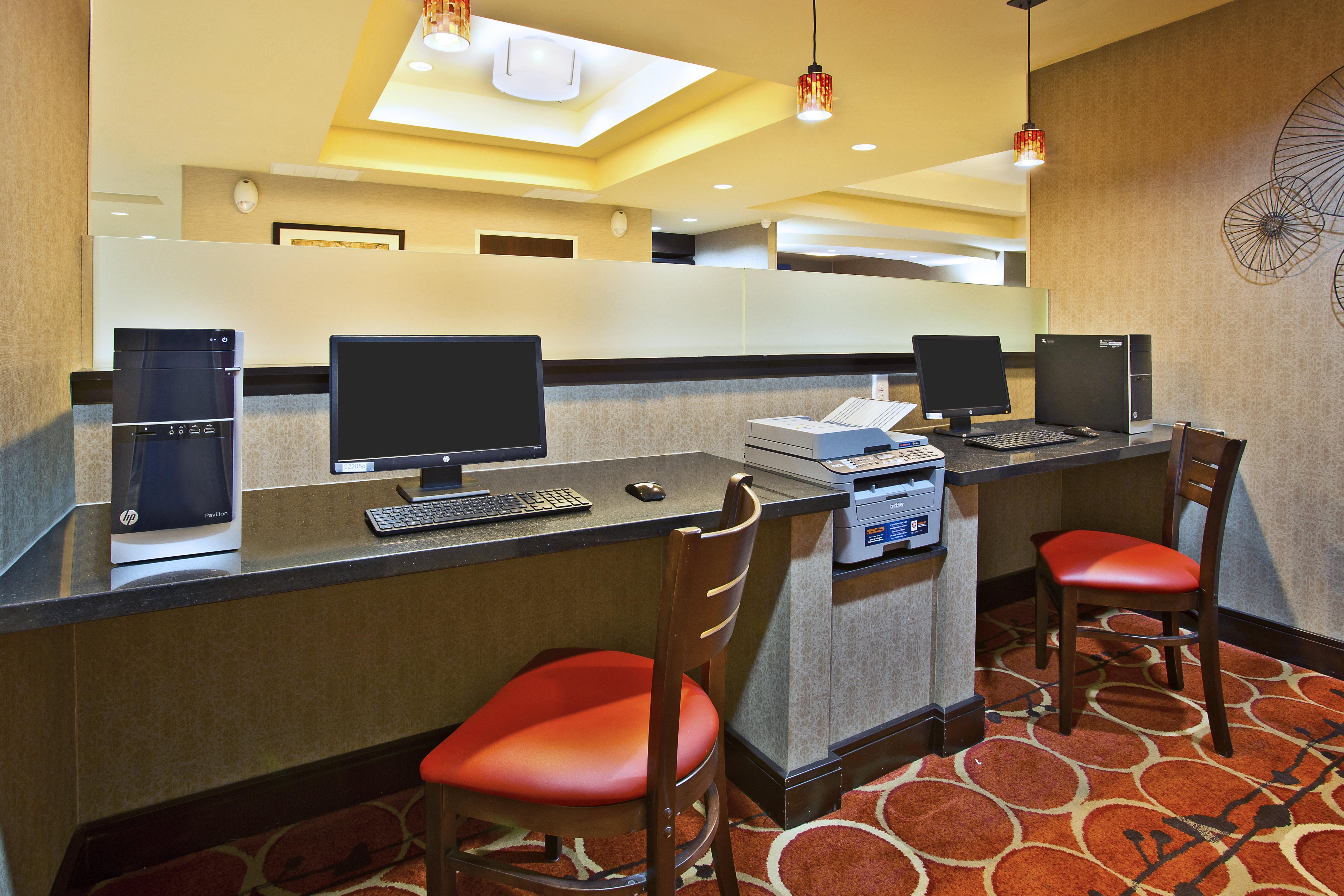 Holiday Inn Express & Suites Springfield By Ihg Exterior photo