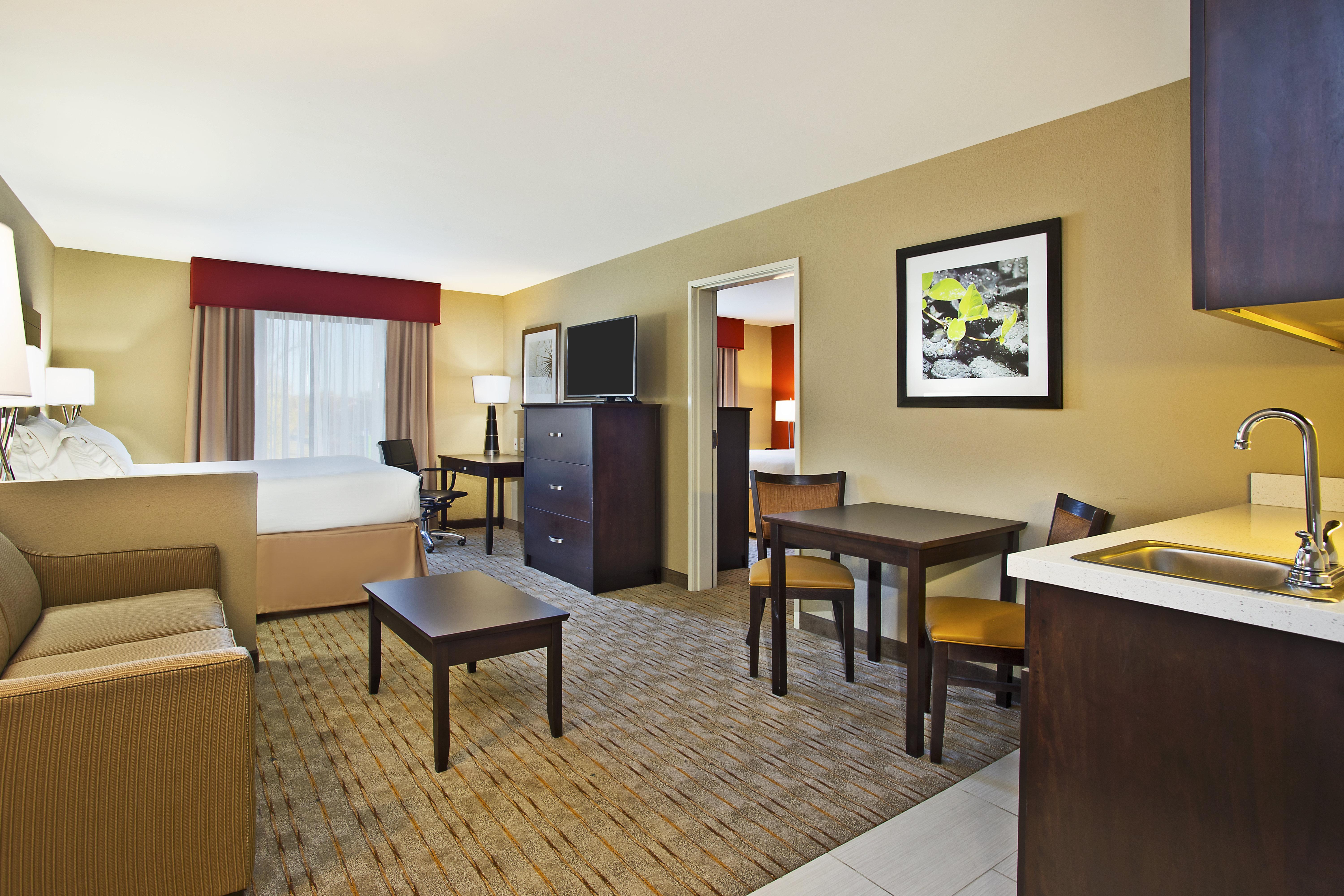 Holiday Inn Express & Suites Springfield By Ihg Exterior photo