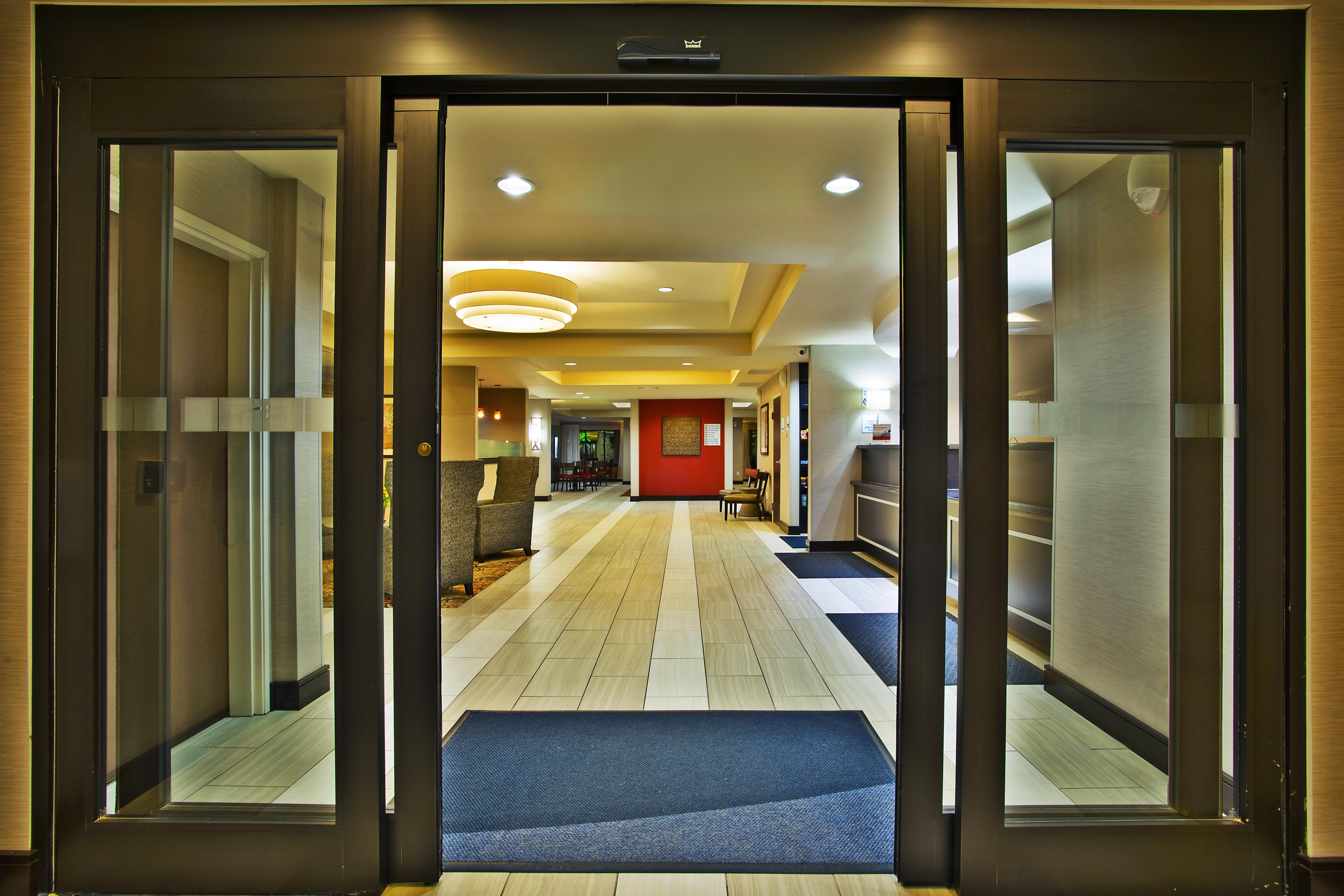 Holiday Inn Express & Suites Springfield By Ihg Exterior photo
