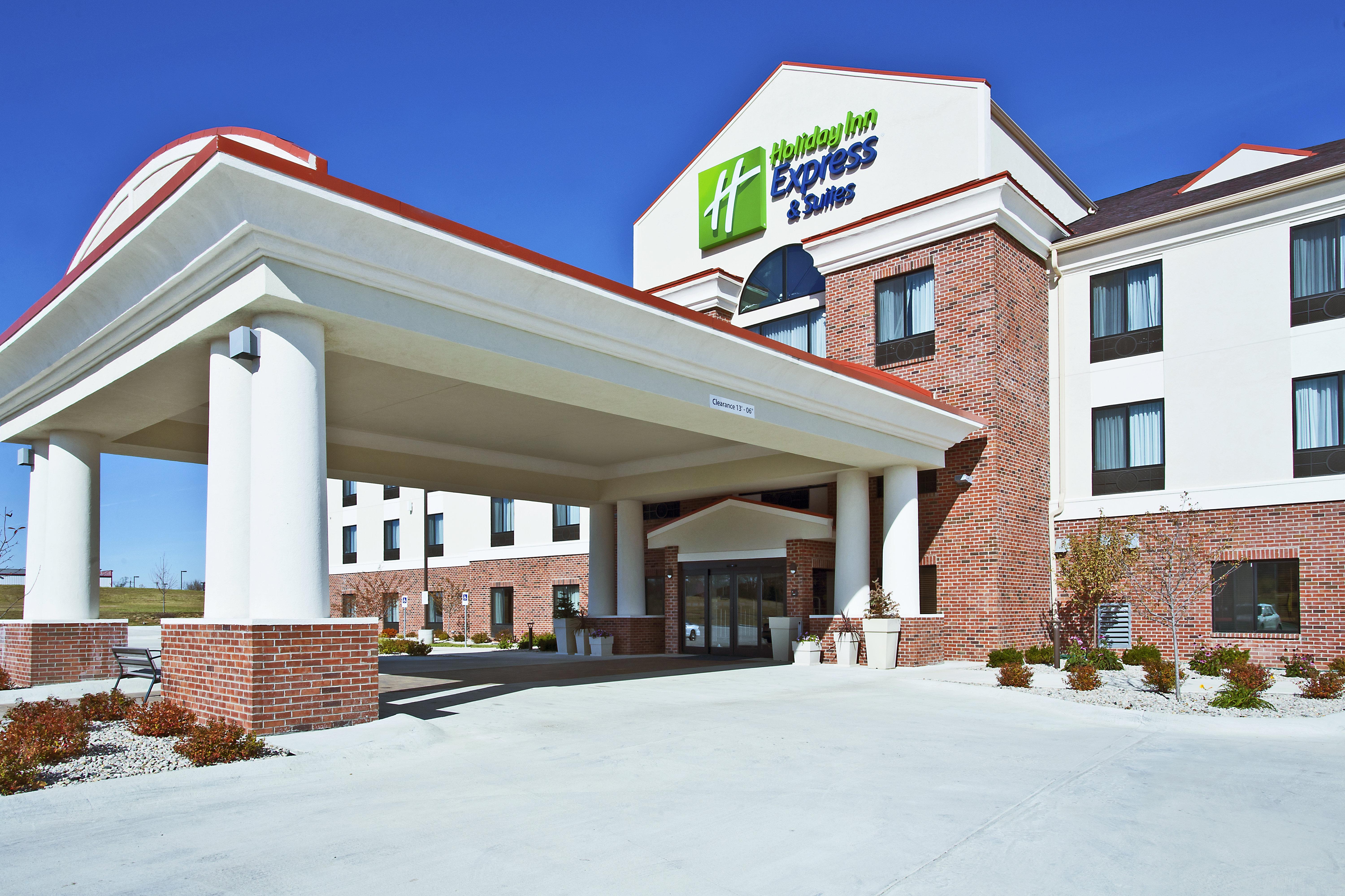 Holiday Inn Express & Suites Springfield By Ihg Exterior photo